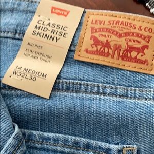 Levi’s classic mid rise skinny